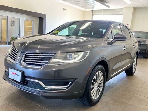 Used 2017 Lincoln MKX Select w/ Select Plus Package AWD/4WD image 4