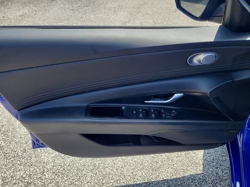 Used 2025 Hyundai Elantra Limited FWD image 11