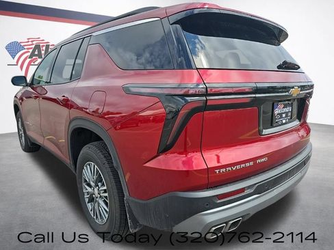 Used 2025 Chevrolet Traverse LT w/ Driver Confidence Package AWD/4WD image 9
