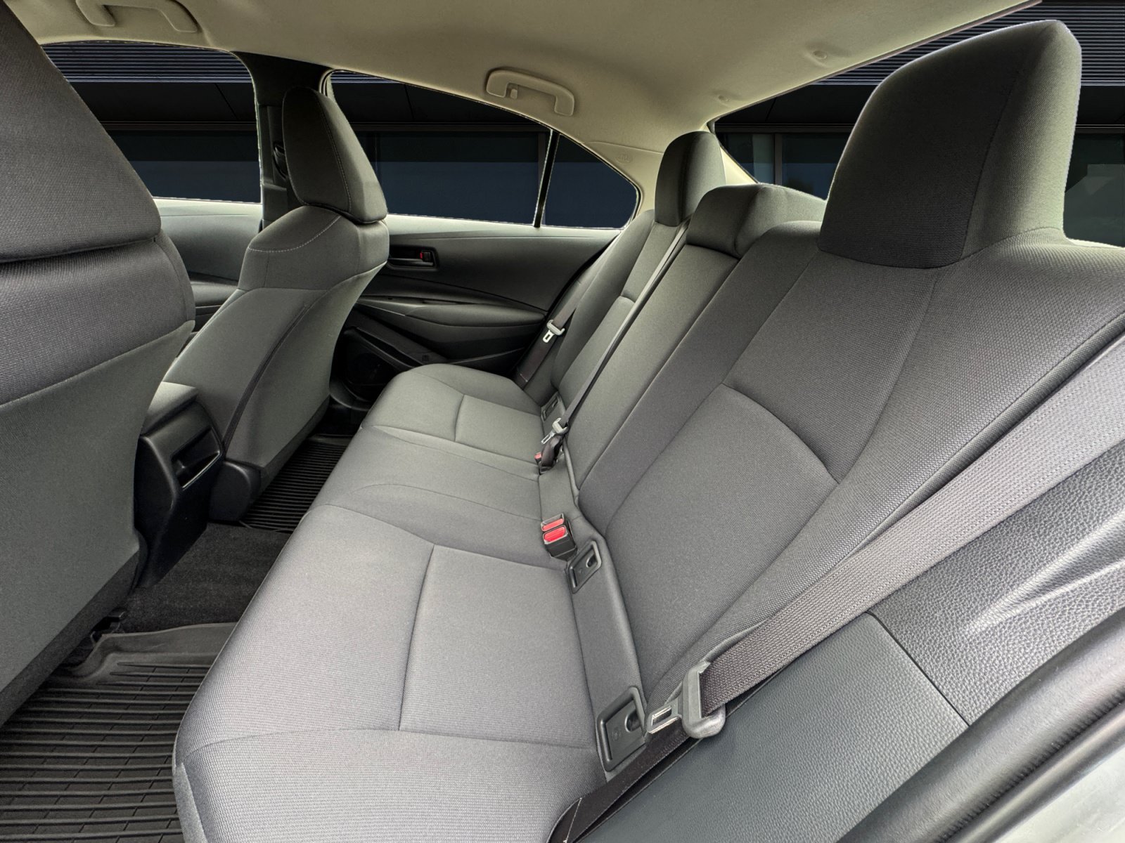 Used 2022 Toyota Corolla LE FWD image 13