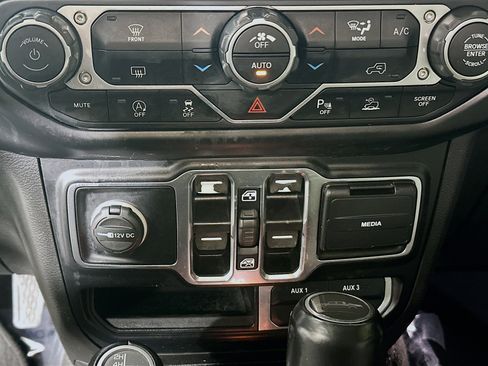 Used 2022 Jeep Gladiator Overland AWD/4WD image 23