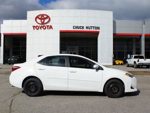 Used 2018 Toyota Corolla LE image 1