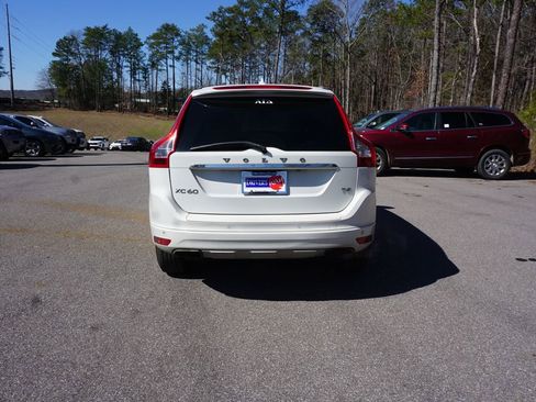 Used 2016 Volvo XC60 T5 Premier w/ Proximity Package image 19