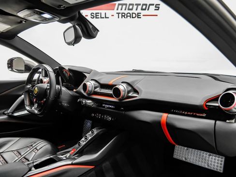 Used 2019 Ferrari 812 Superfast RWD image 17