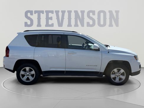 Used 2017 Jeep Compass Latitude FWD image 6