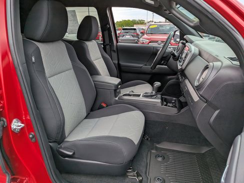 Certified 2023 Toyota Tacoma TRD Off-Road AWD/4WD image 23