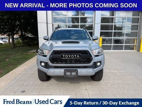 Used 2018 Toyota Tacoma TRD Sport AWD/4WD image 8