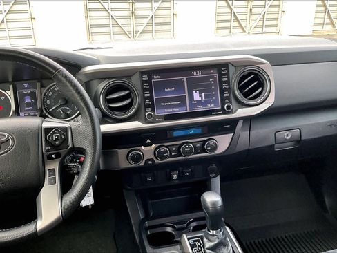 Used 2021 Toyota Tacoma SR5 w/ Trail Edition image 9