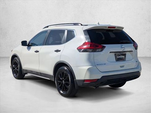 Used 2017 Nissan Rogue SV image 8