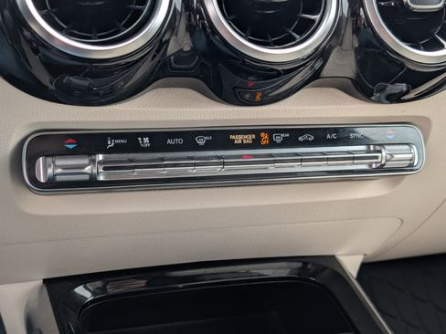 Used 2020 Mercedes-Benz GLB 250 4MATIC image 25