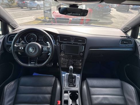 Used 2017 Volkswagen Golf R 4-Door image 22