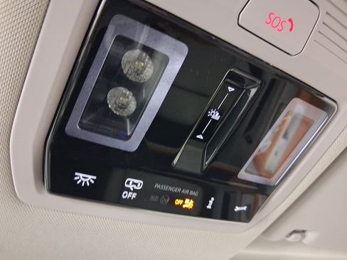 Used 2025 Volkswagen ID. Buzz 1st Edition image 18