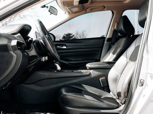 Used 2019 Nissan Altima 2.5 SR w/ SR Premium Package image 16