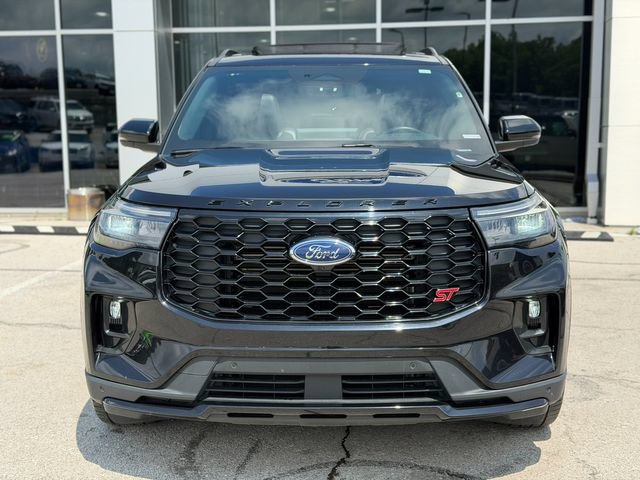 Used 2025 Ford Explorer ST w/ Sun And Sound Package AWD/4WD image 2