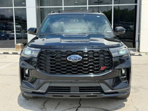 Used 2025 Ford Explorer ST w/ Sun And Sound Package AWD/4WD image 2