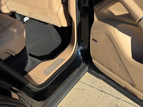Certified 2023 Porsche Cayenne AWD/4WD image 30