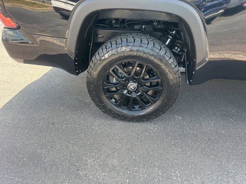 Used 2025 Toyota Tundra Limited AWD/4WD image 15