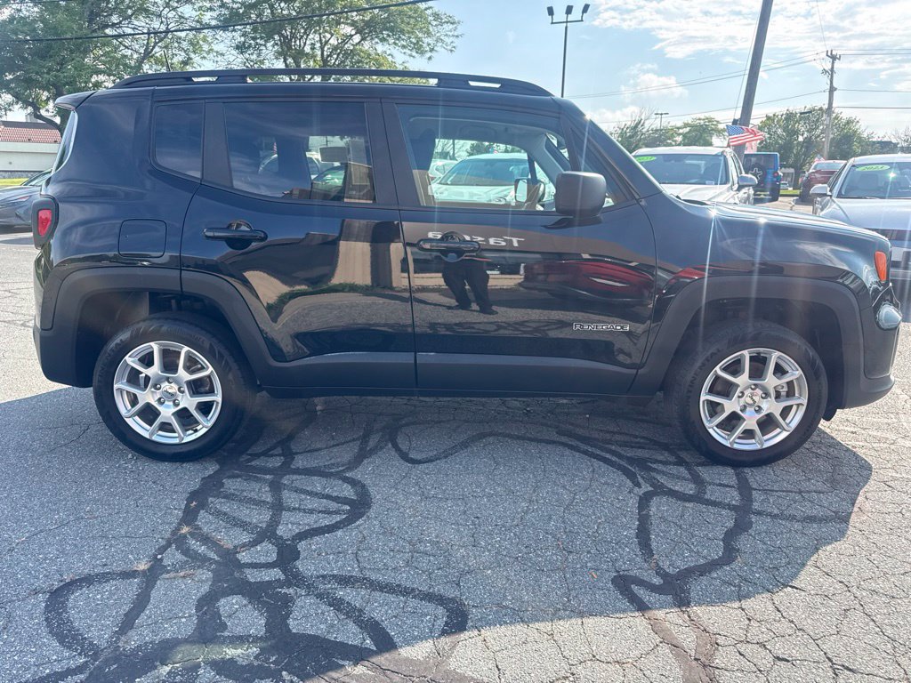 Used 2022 Jeep Renegade Latitude w/ Convenience Group AWD/4WD image 6