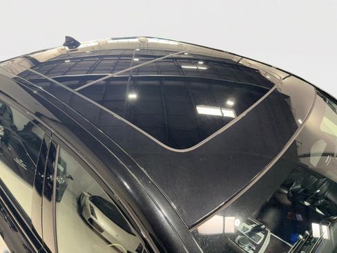 Used 2022 BMW 750i xDrive w/ M Sport Package image 14