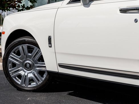 Certified 2023 Rolls-Royce Cullinan AWD/4WD image 11
