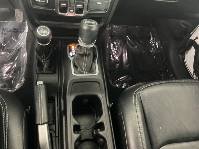 Used 2018 Jeep Wrangler Unlimited Sahara AWD/4WD image 19