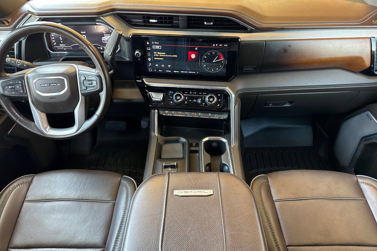 Used 2024 GMC Sierra 2500 Denali w/ Denali Reserve Package AWD/4WD image 14