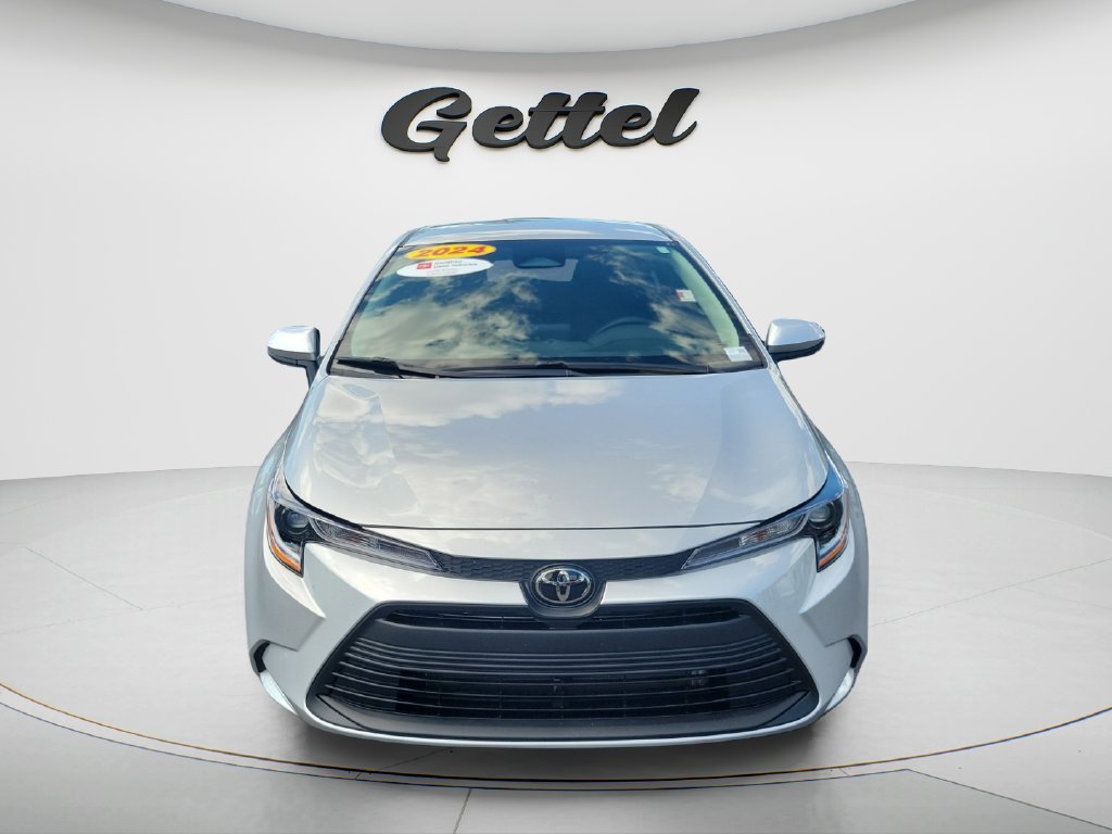 Used 2024 Toyota Corolla LE FWD image 2
