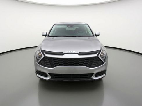 Used 2025 Kia Sportage LX image 2