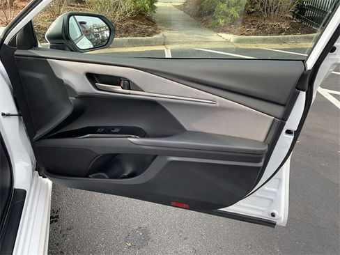 Used 2025 Toyota Camry SE image 13