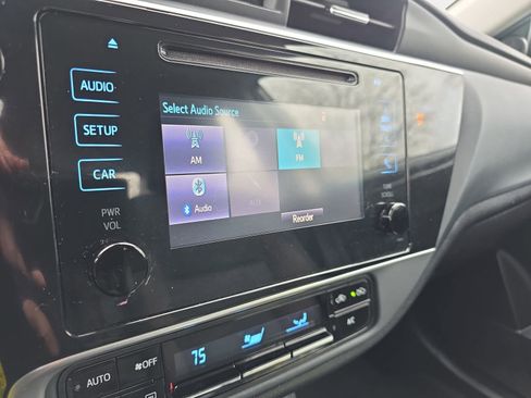 Used 2019 Toyota Corolla LE image 21