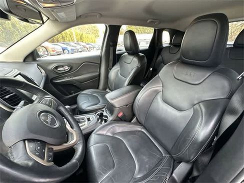 Used 2016 Jeep Cherokee Limited image 16