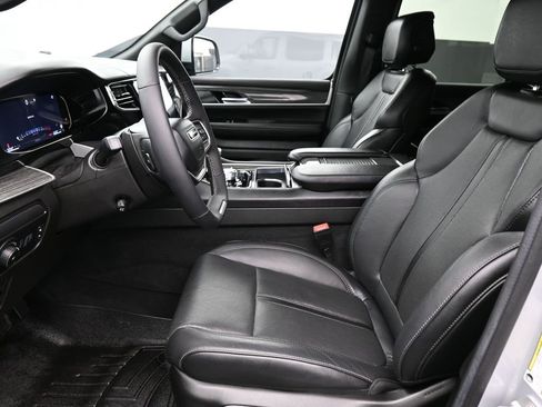 Used 2022 Jeep Wagoneer Series III image 10