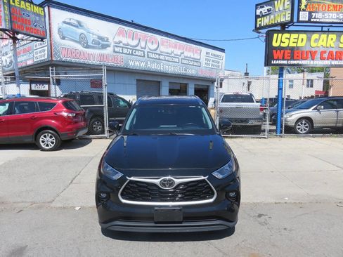 Used 2020 Toyota Highlander XLE AWD/4WD image 6