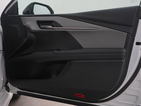 Used 2025 Toyota Camry SE w/ Multimedia Upgrade Package image 9