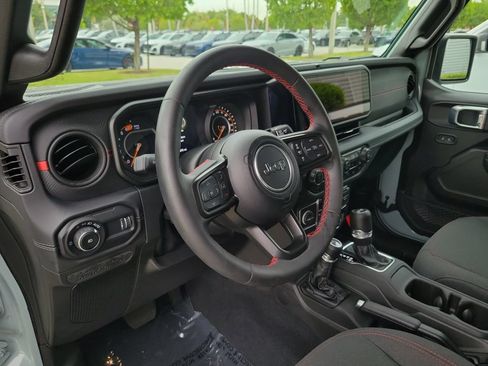 Used 2024 Jeep Wrangler Unlimited Rubicon w/ Technology Group AWD/4WD image 8