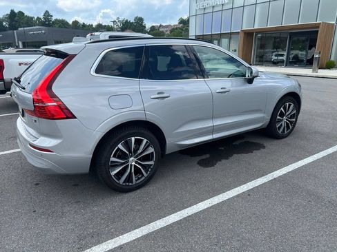 Used 2022 Volvo XC60 B5 Momentum w/ Climate Package AWD/4WD image 9
