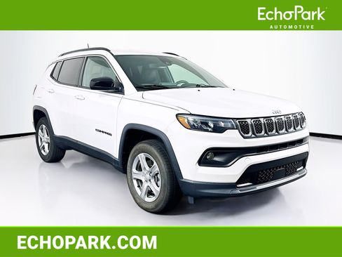 Used 2023 Jeep Compass Latitude AWD/4WD image 1