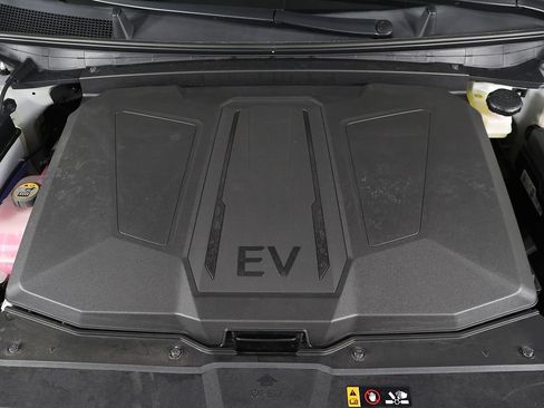 Used 2025 Hyundai Ioniq 5 SE RWD image 16