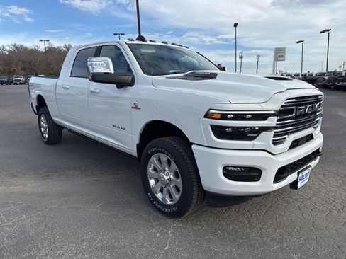 New 2026 RAM 2500 Laramie AWD/4WD image 7