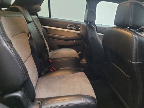 Used 2017 Ford Explorer XLT FWD image 19