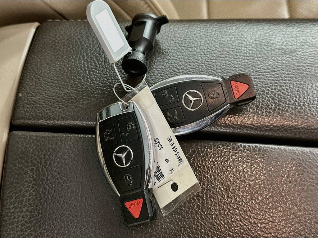 Used 2014 Mercedes-Benz GL 550 4MATIC image 34