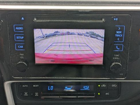 Used 2018 Toyota Corolla LE FWD image 17