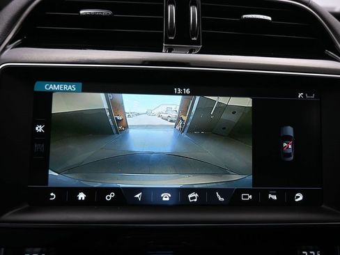 Used 2019 Jaguar XE S image 20