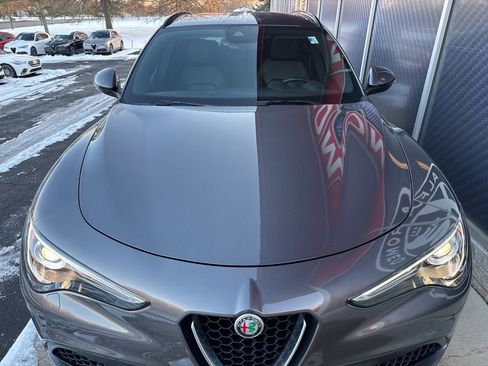 Used 2023 Alfa Romeo Stelvio Ti image 8