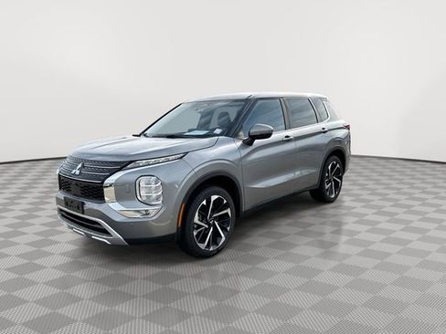 Used 2023 Mitsubishi Outlander SE AWD/4WD image 4
