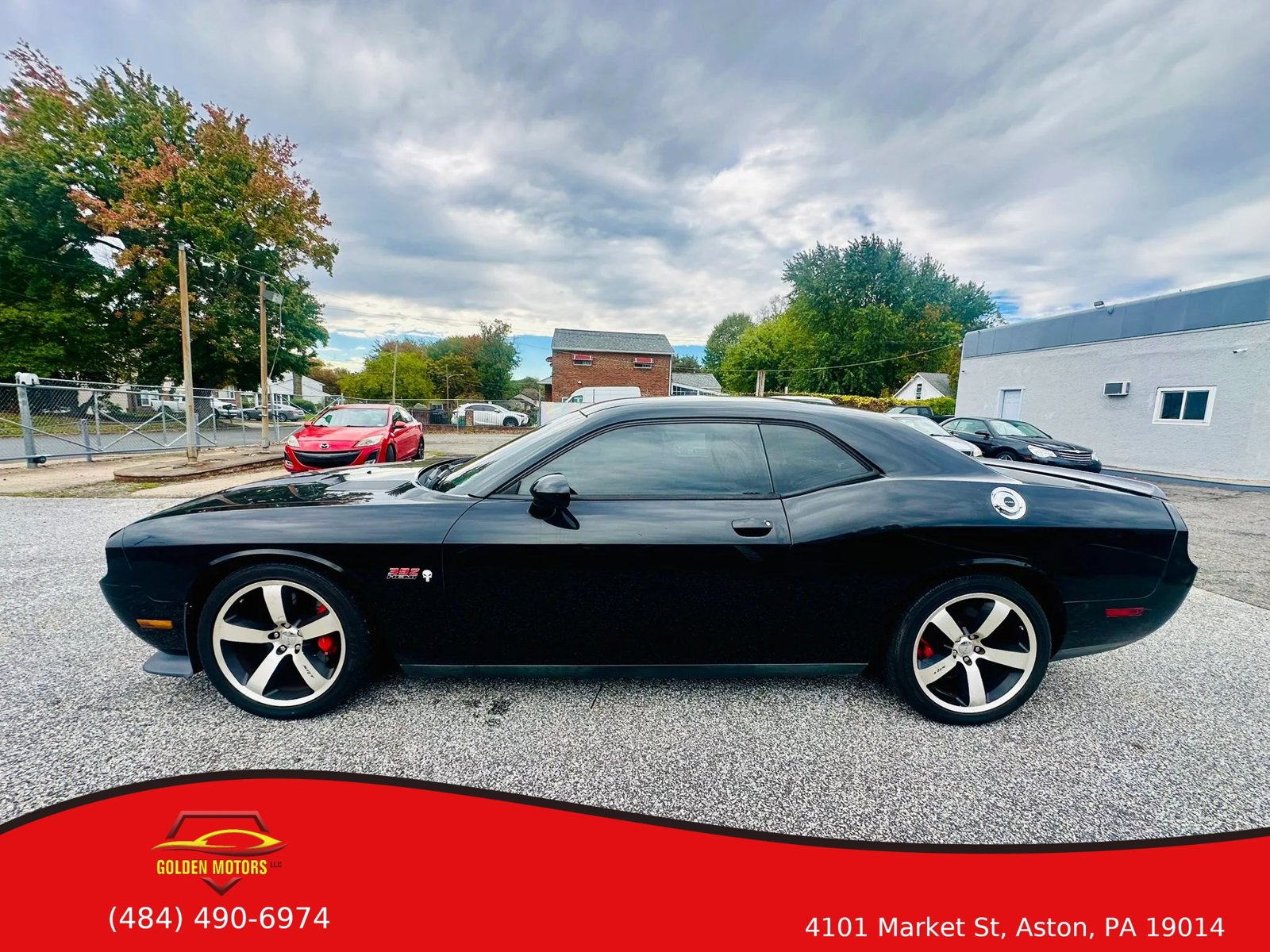 Used 2012 Dodge Challenger SRT8 RWD image 4