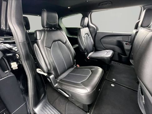 Used 2025 Chrysler Pacifica Select FWD image 27