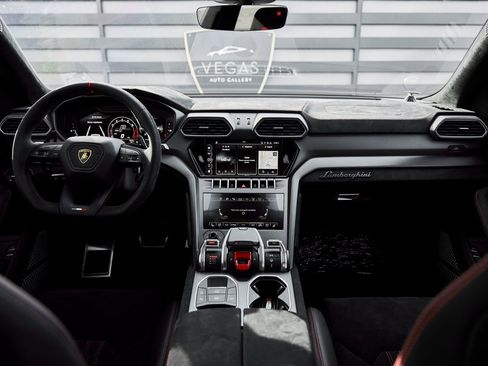 Used 2023 Lamborghini Urus Performante image 50