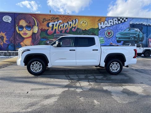 Used 2022 Toyota Tundra SR5 w/ SR5 Convenience Package image 2
