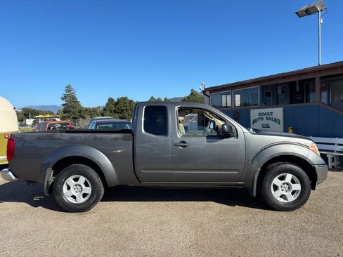 Used 2005 Nissan Frontier SE w/ (P01) Power Pkg AWD/4WD image 2